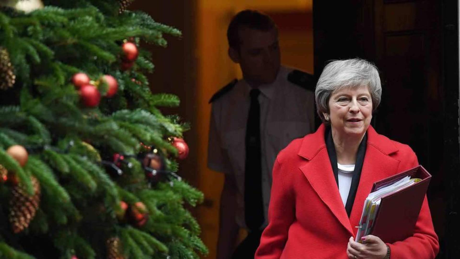 La primera ministra británica, Theresa May, a la salida de su residencia en el 10 de Downing Street en Londres.