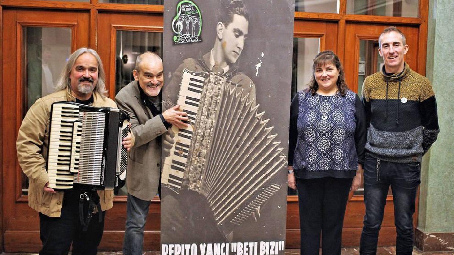 El espectáculo 'Beti bizi' recuerda a Benito Yanci, el genio del acordeón