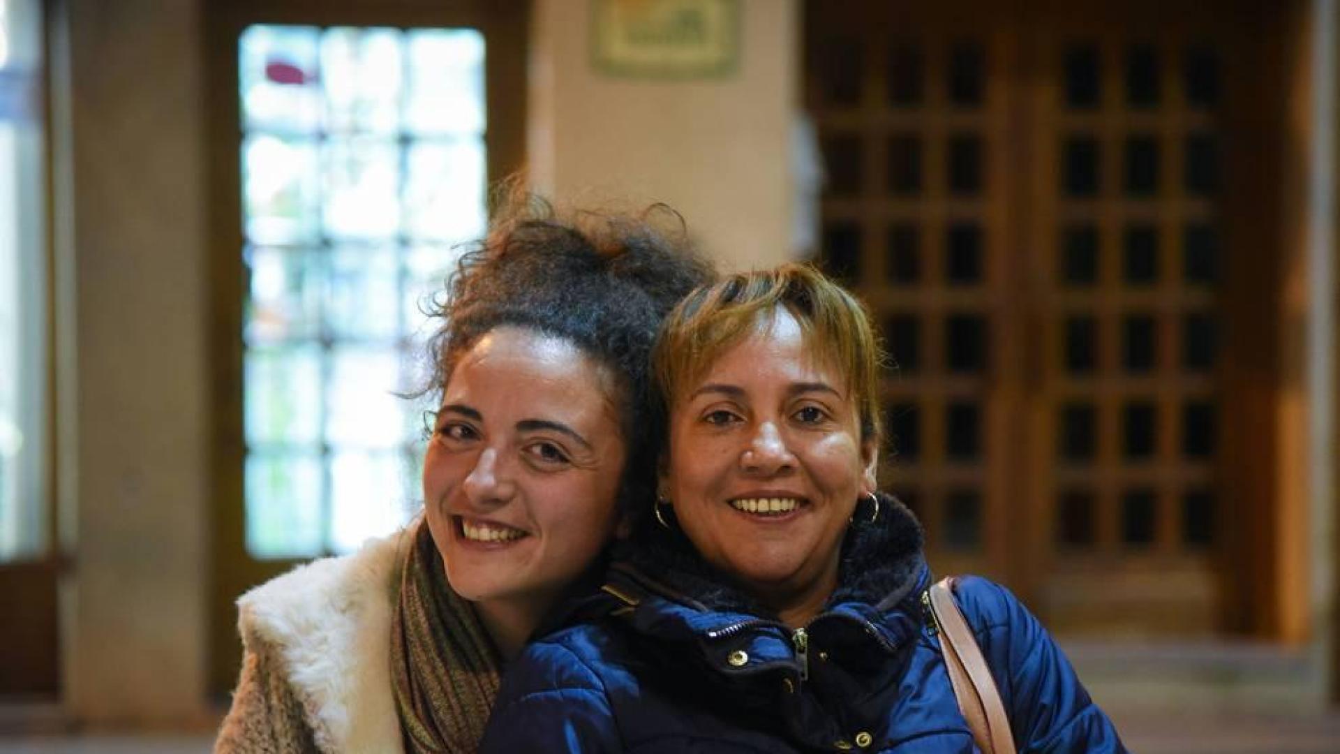 Ana Sáinz y Constanza Rentería posan sonrientes ante la cámara.
