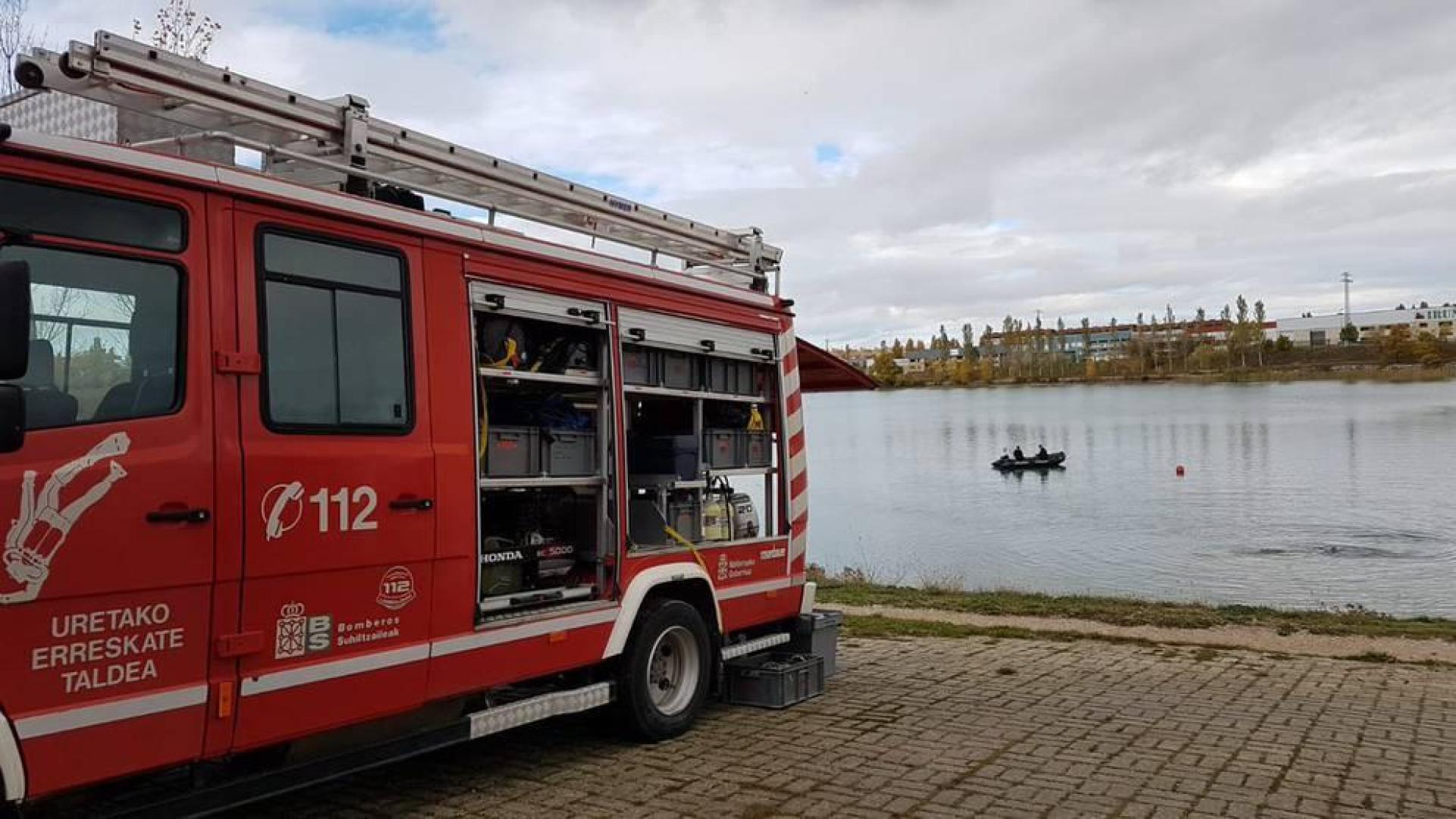 Cinco bomberos heridos al volcar en Ballariain el camión en el que iban a apagar un incendio