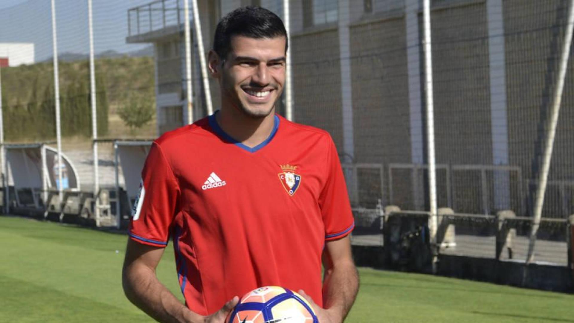 Javi Álamo: "Osasuna me brinda la oportunidad de jugar con los mejores"