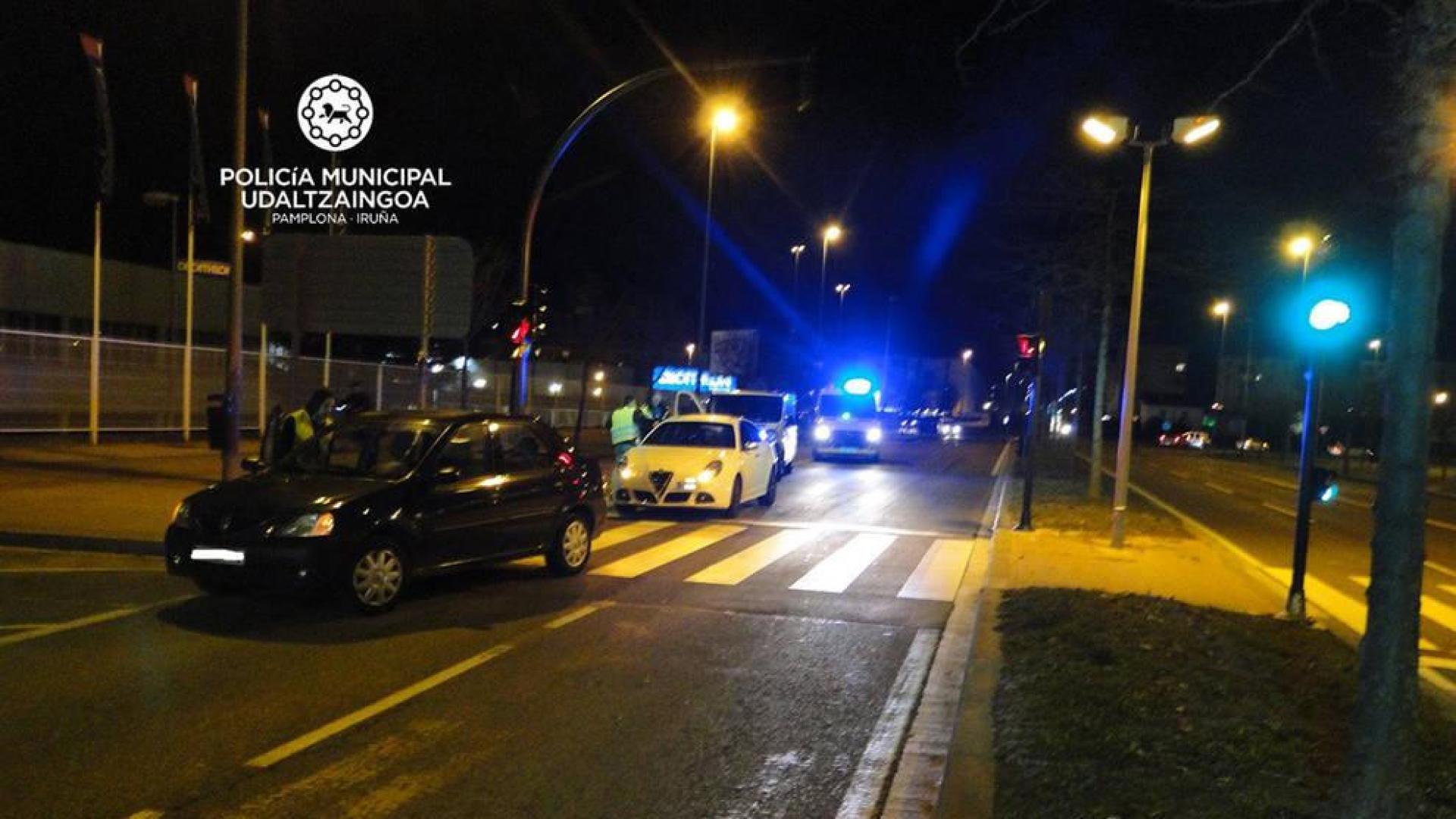 Produce un accidente múltiple al conducir bajo los efectos del alcohol y sin carné