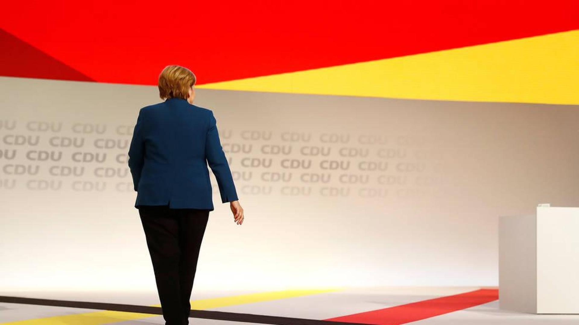 Merkel llama a su partido a la unidad antes de pasar el testigo al frente de la CDU