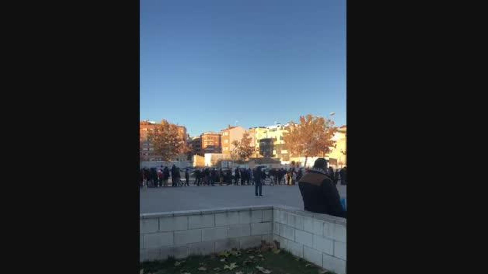 Larga espera de los aficionados de Osasuna para comprar entradas en Albacete