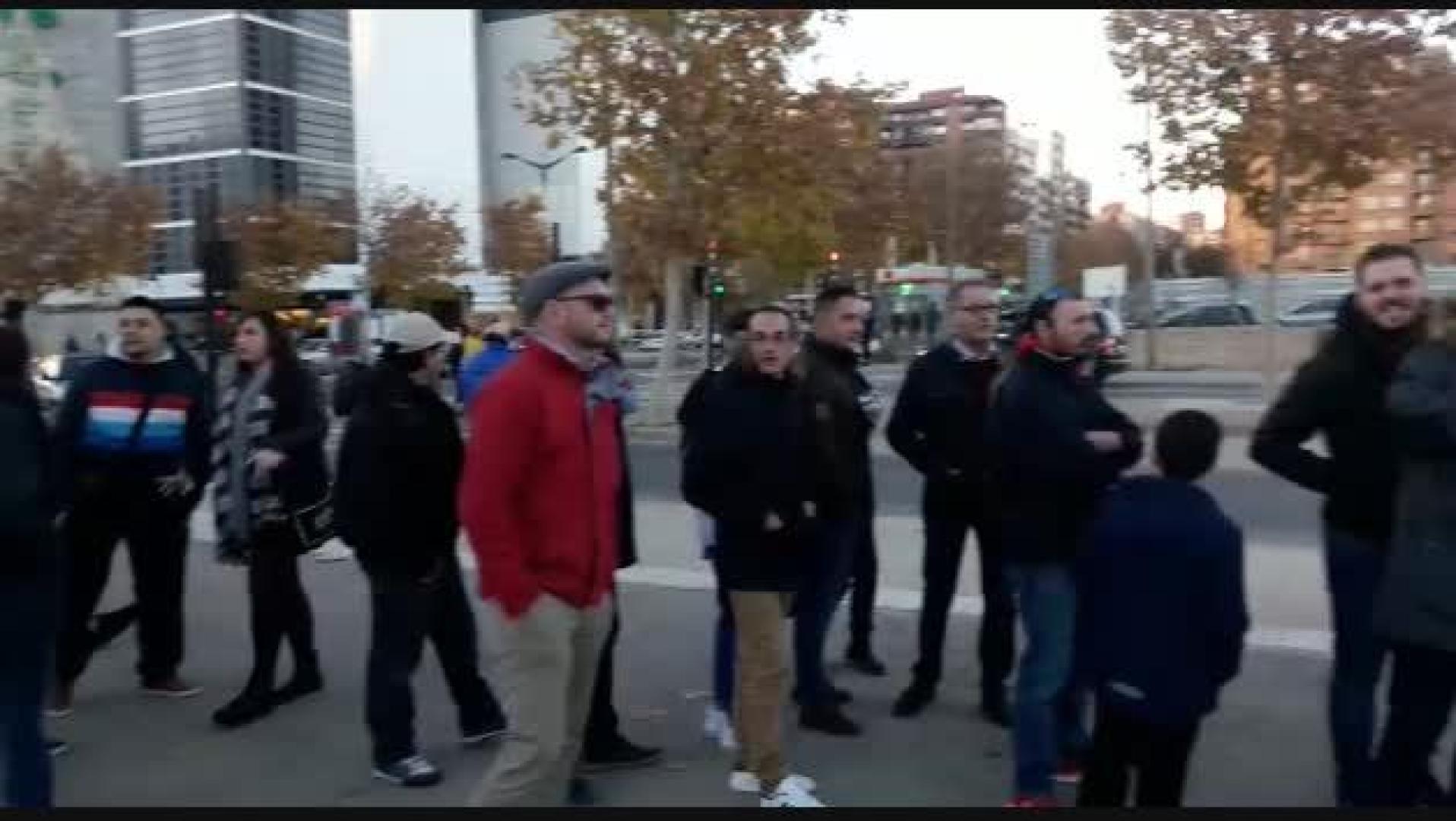 Larga espera de los aficionados de Osasuna para comprar entradas en Albacete