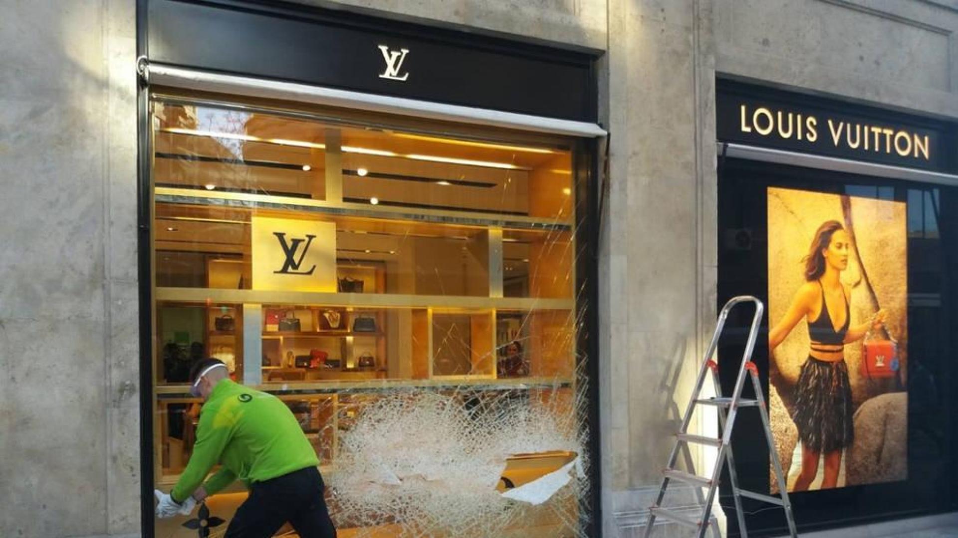 Tres detenidos, uno herido de bala, tras una persecución por robo en Valencia