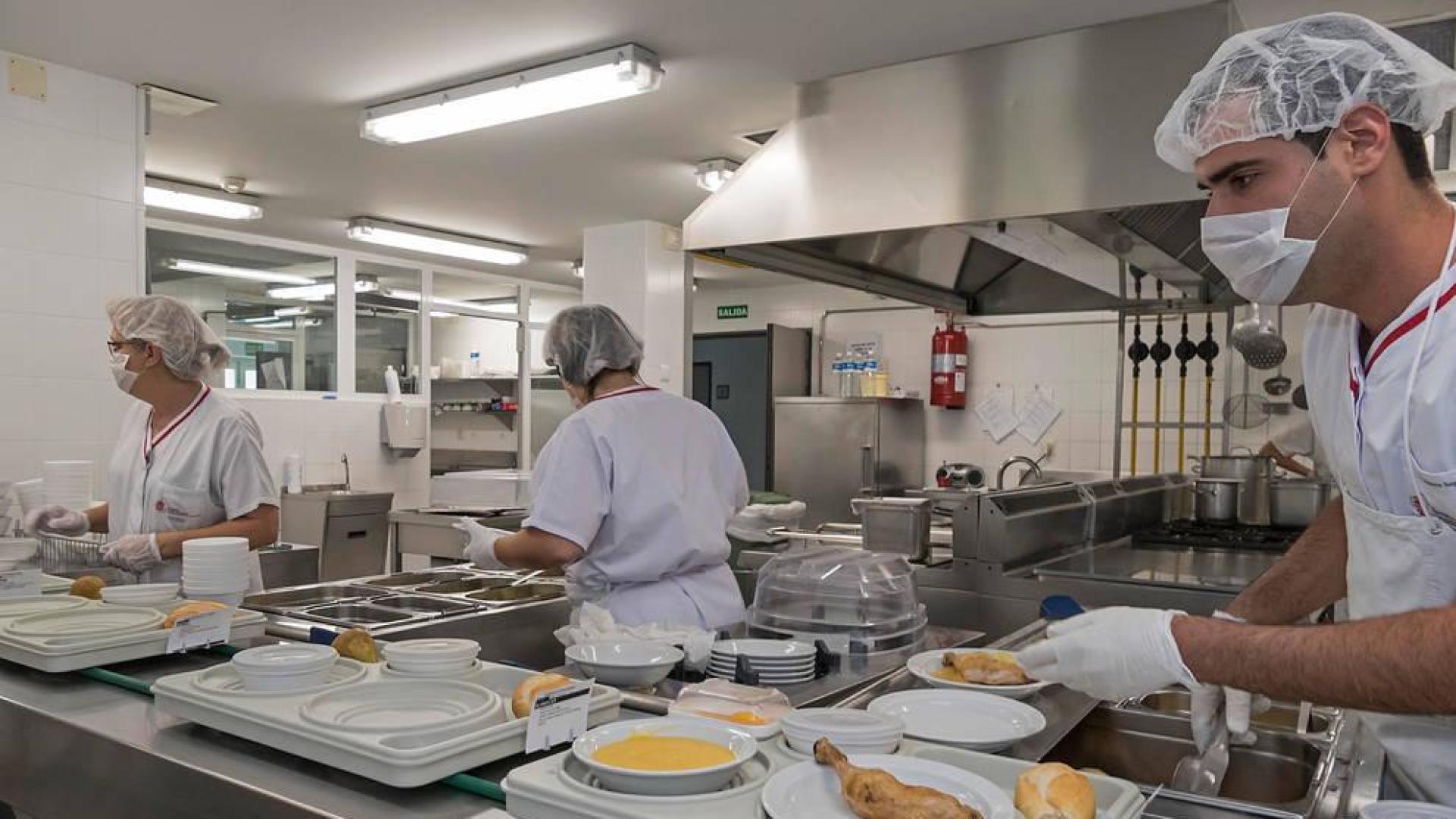 Los pacientes del CHN podrán elegir desde el martes el menú de comida y cena