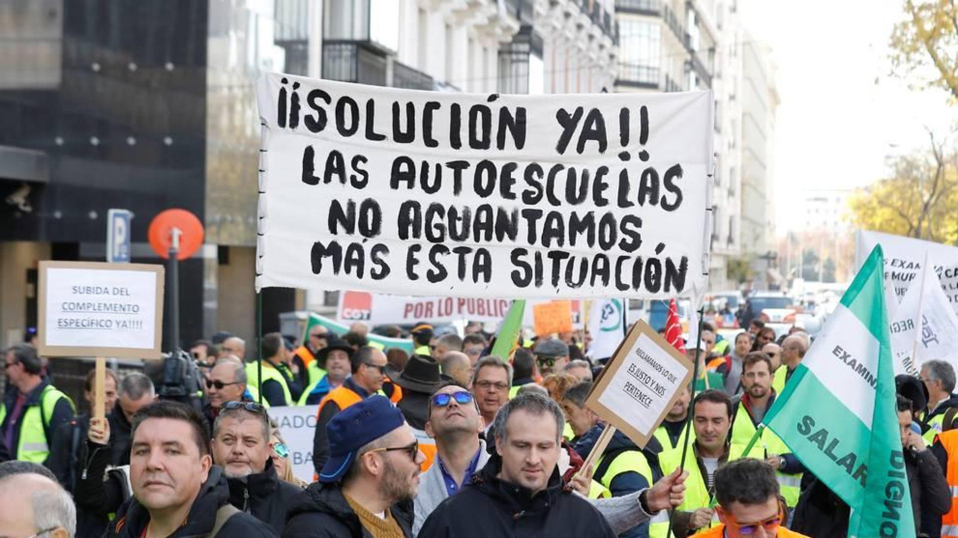 Manifestación convocada por la Asociación de Examinadores de Tráfico (Asextra) en Madrid.