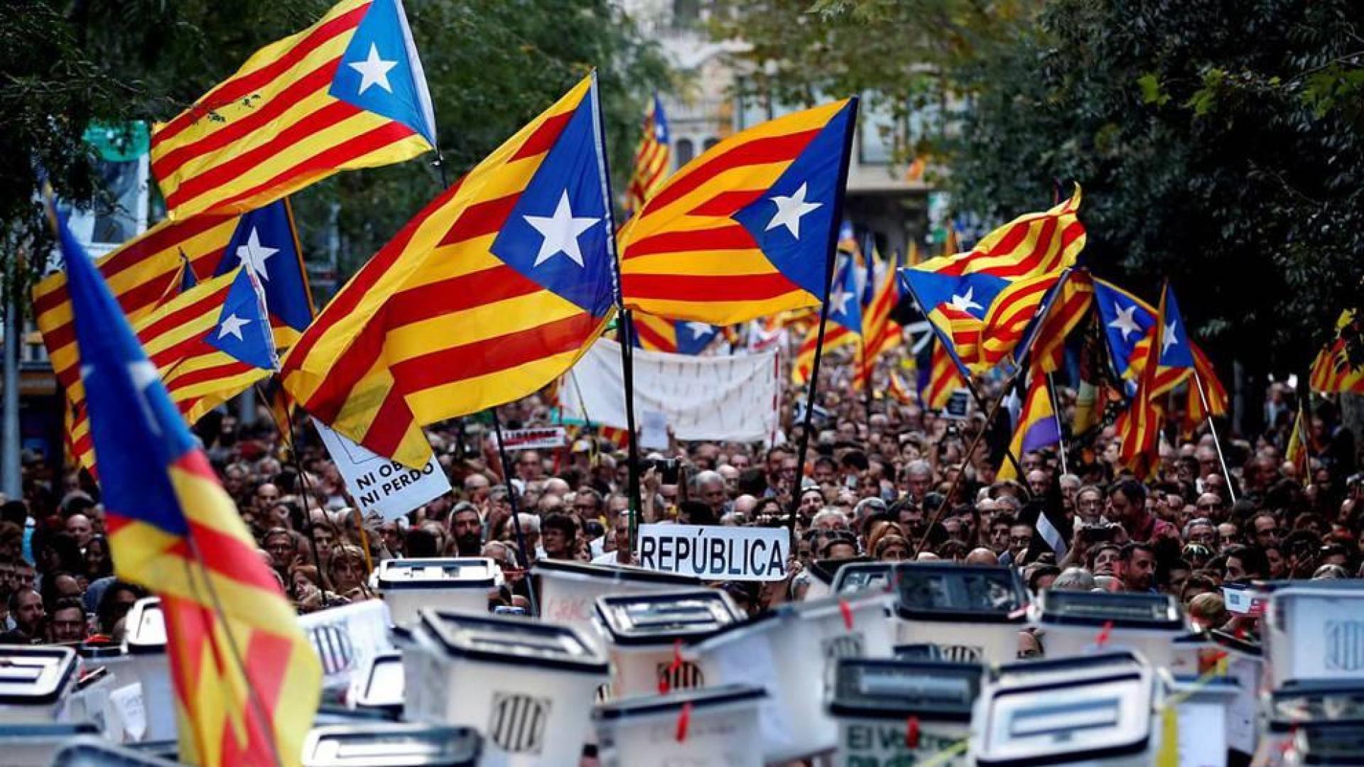 Dos marchas masivas maquillaron el fiasco de los CDR en Cataluña