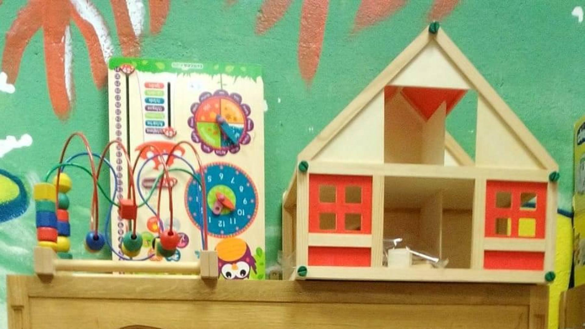 Miles de juguetes buscan hogar en la venta especial navideña de Traperos de Emaús