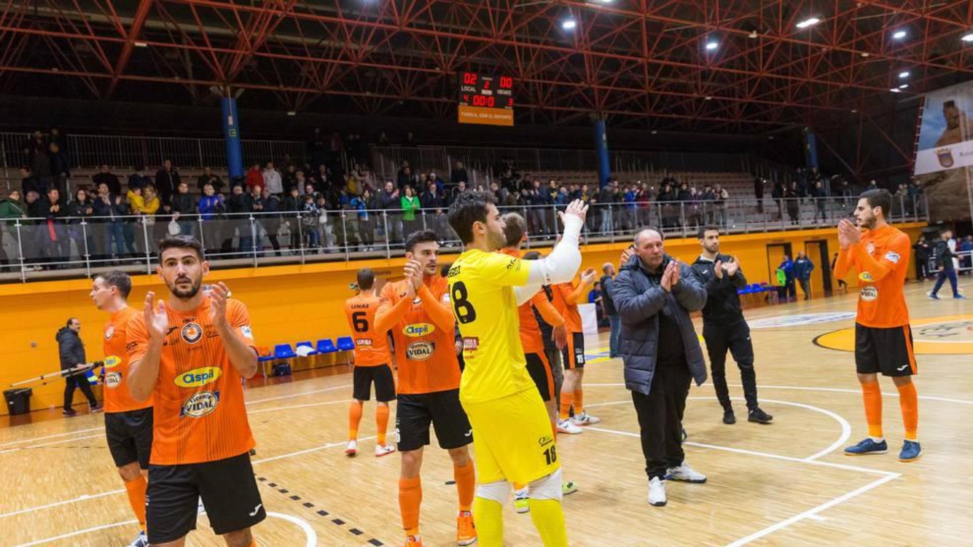 Los jugadores del Aspil Vidal celebran la victoria y el pase a cuartos.