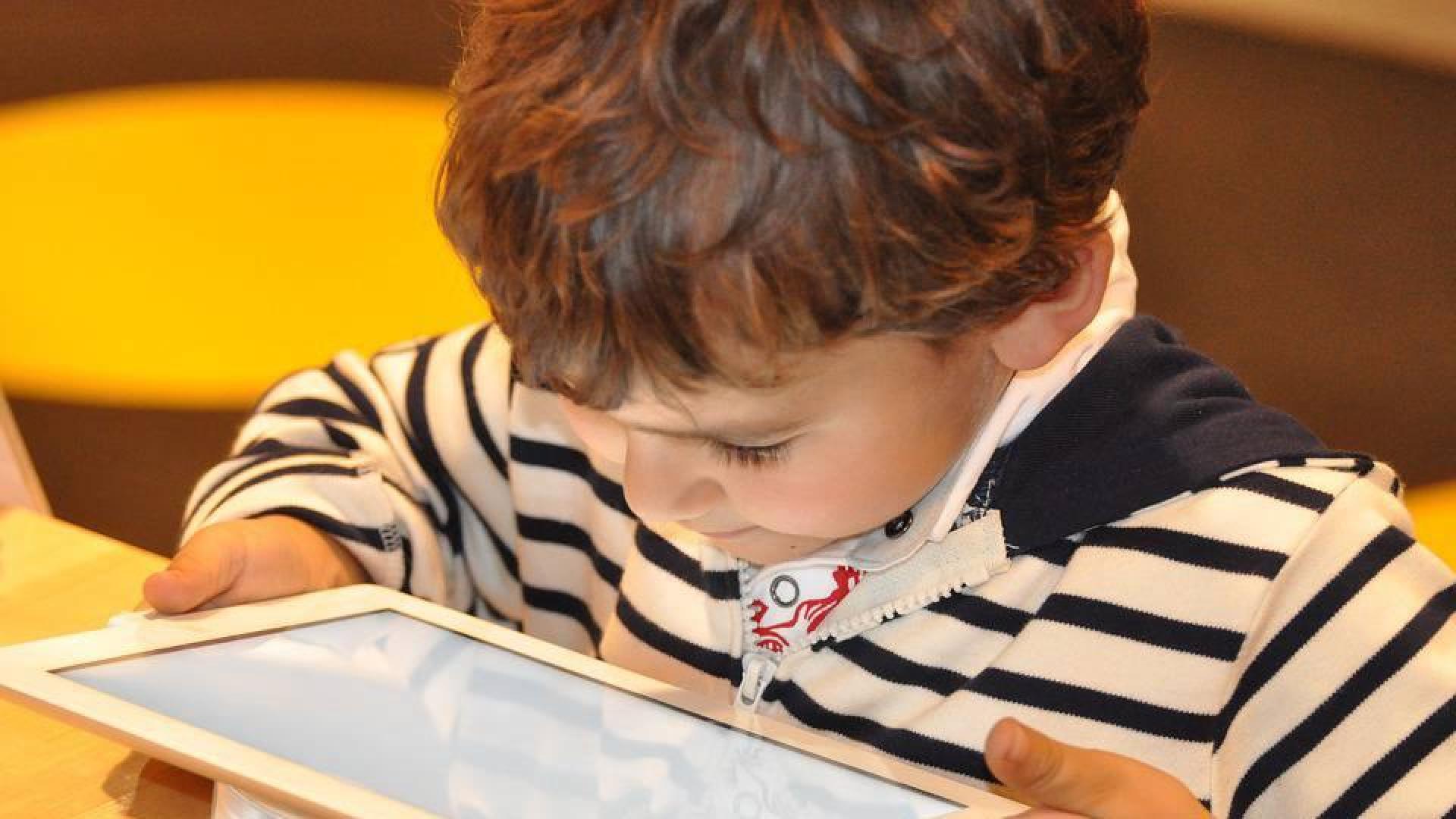 Infancias enganchadas a la pantalla