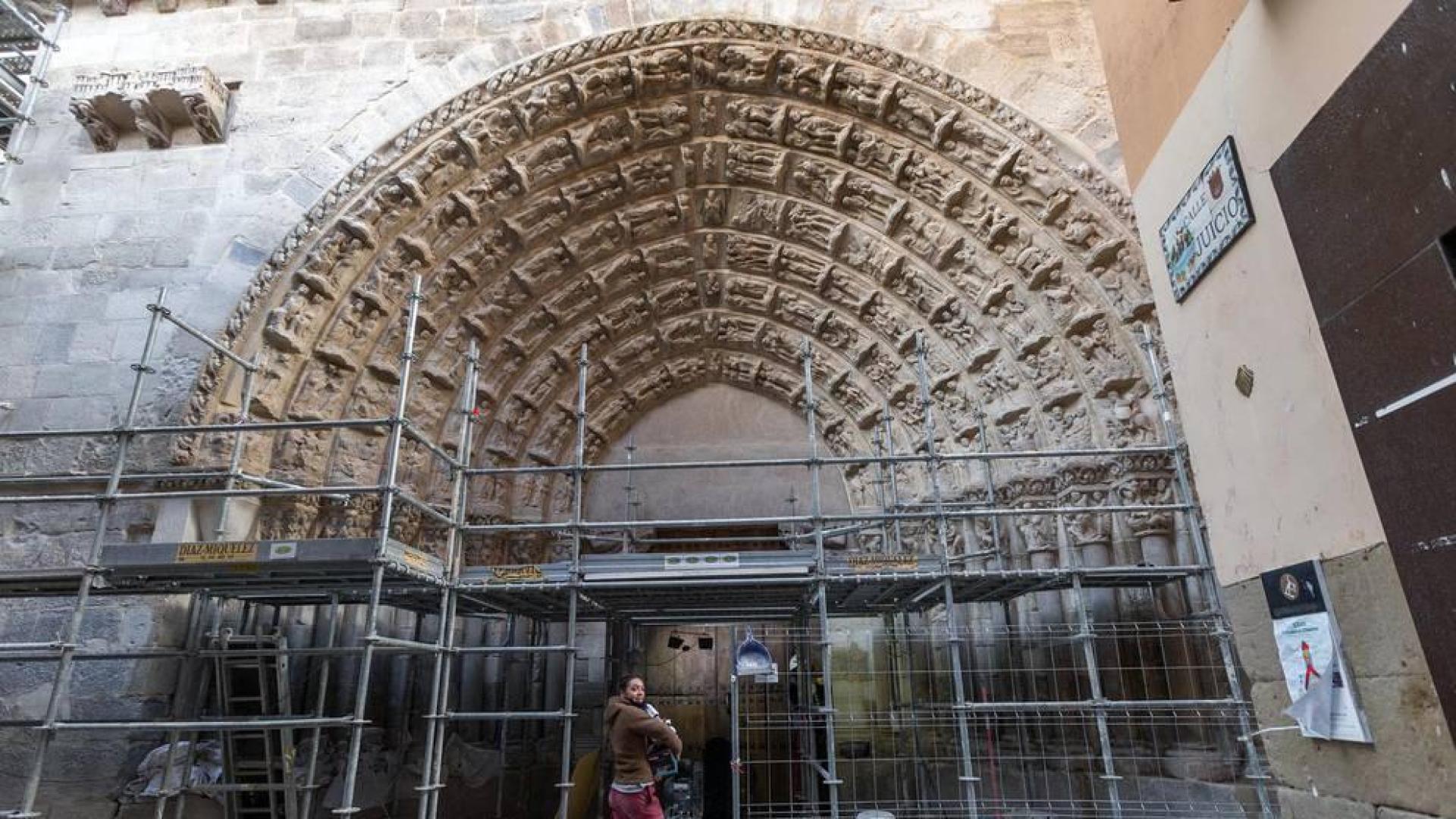 Fotografías de la restauración de la Puerta del Juicio de la catedral de Tudela