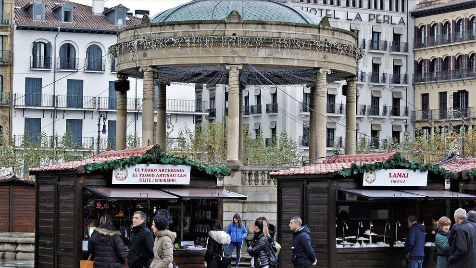 La calidad humana de la artesanía en la plaza del Castillo