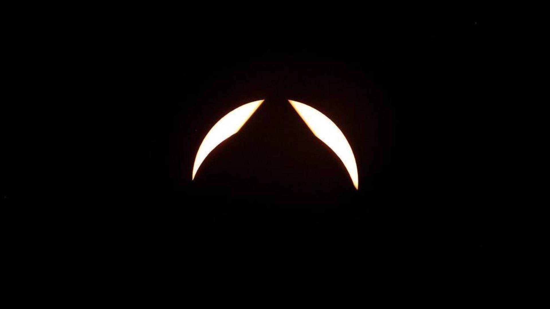 Imágenes de distintas partes del mundo donde millones de personas han salido a la calle a observar el eclipse de sol.