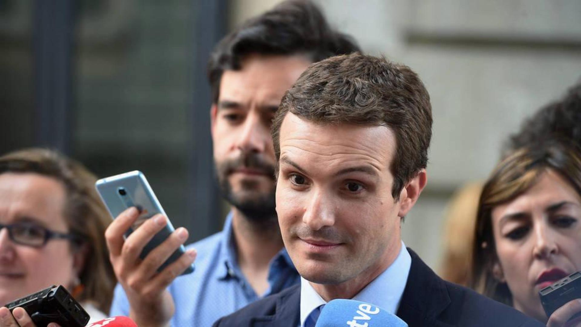 Pablo Casado denuncia "cierta indefensión" por su curso de doctorado