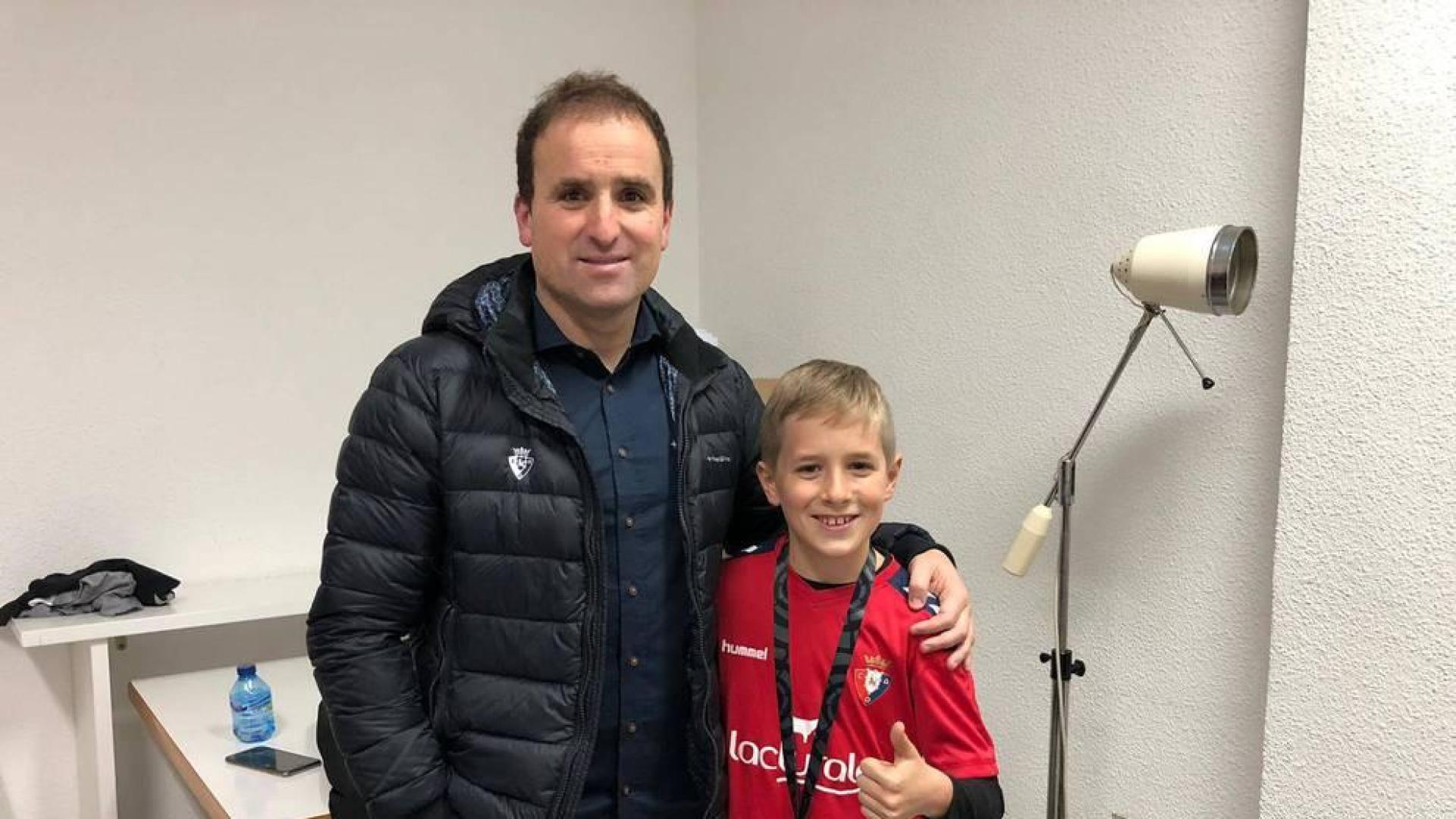 Osasuna abre los brazos a Mikel, el niño autista que se quedó sin ficha en Vitoria