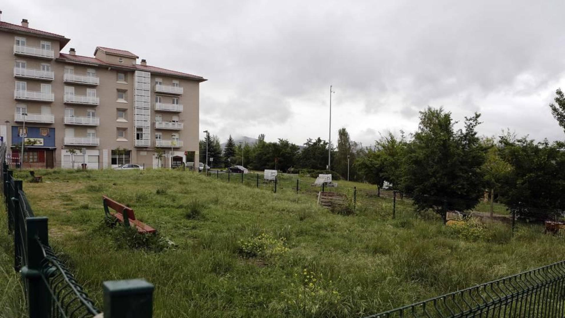Los pipican de Pamplona: sin luz, cerramientos o con remates lesivos