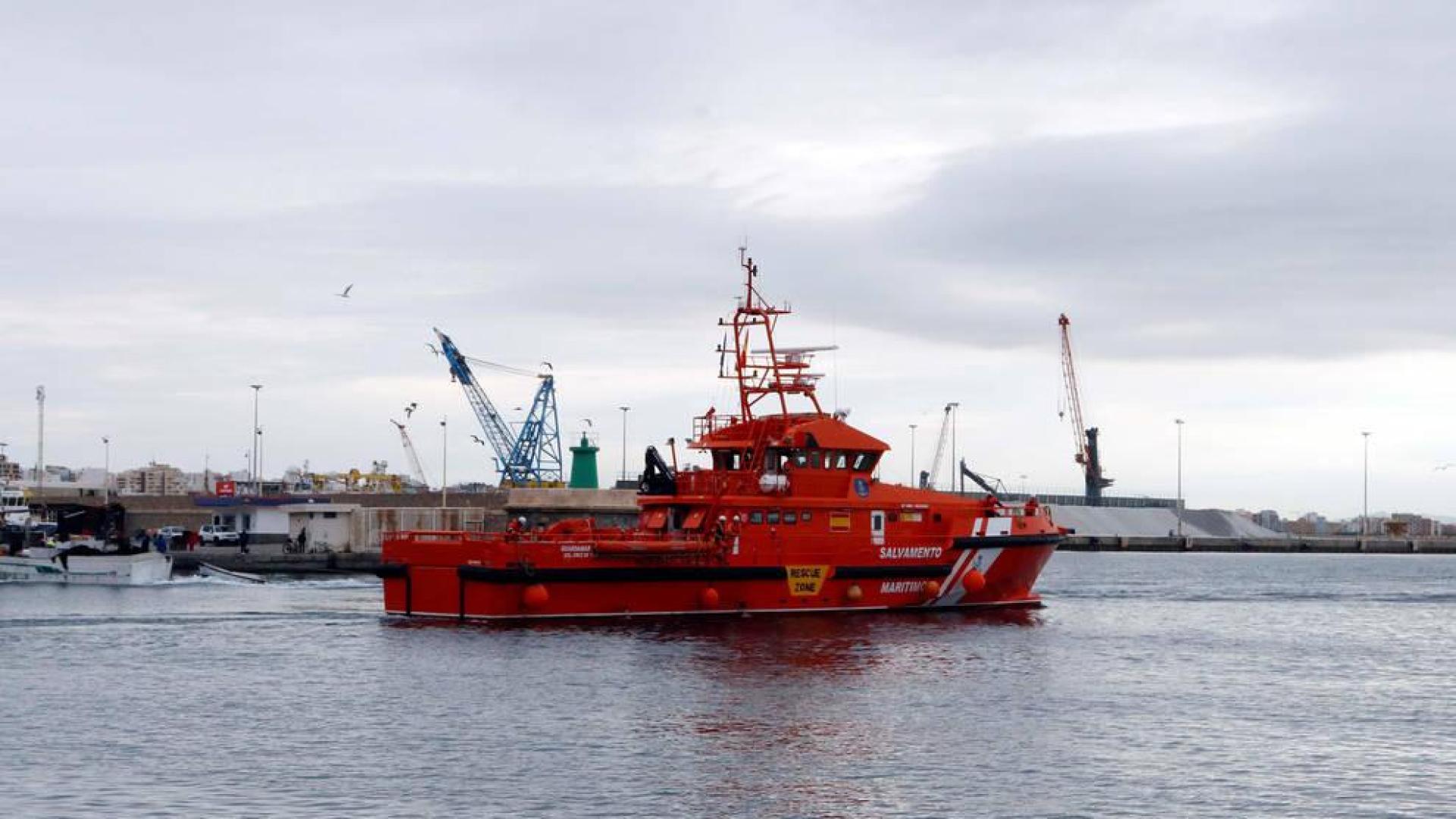 Doce muertos y 11 desaparecidos de una patera rescatada en el mar de Alborán