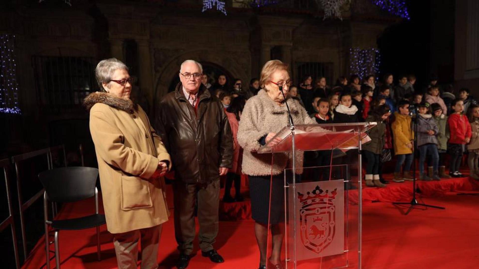 Los residentes de los apartamentos municipales piden en el pregón de Navidad "que se cuente con nosotros"