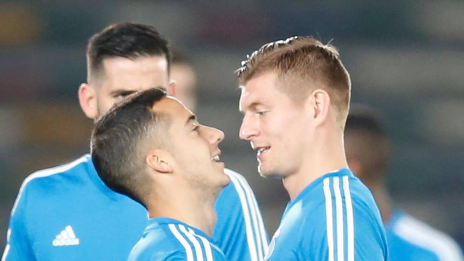 Lucas Vázquez y Kroos, durante el entrenamiento de este viernes.
