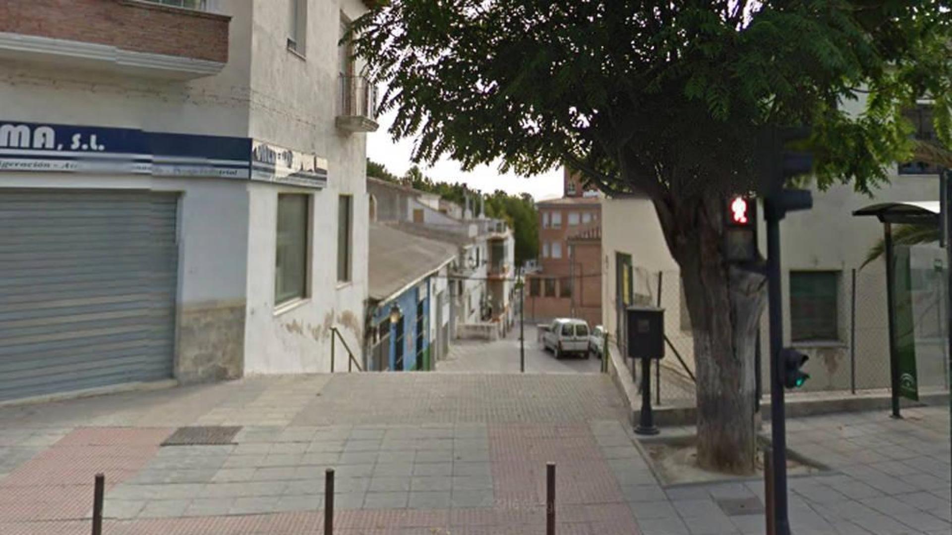 Fallece una persona en un incendio de vivienda en Baza