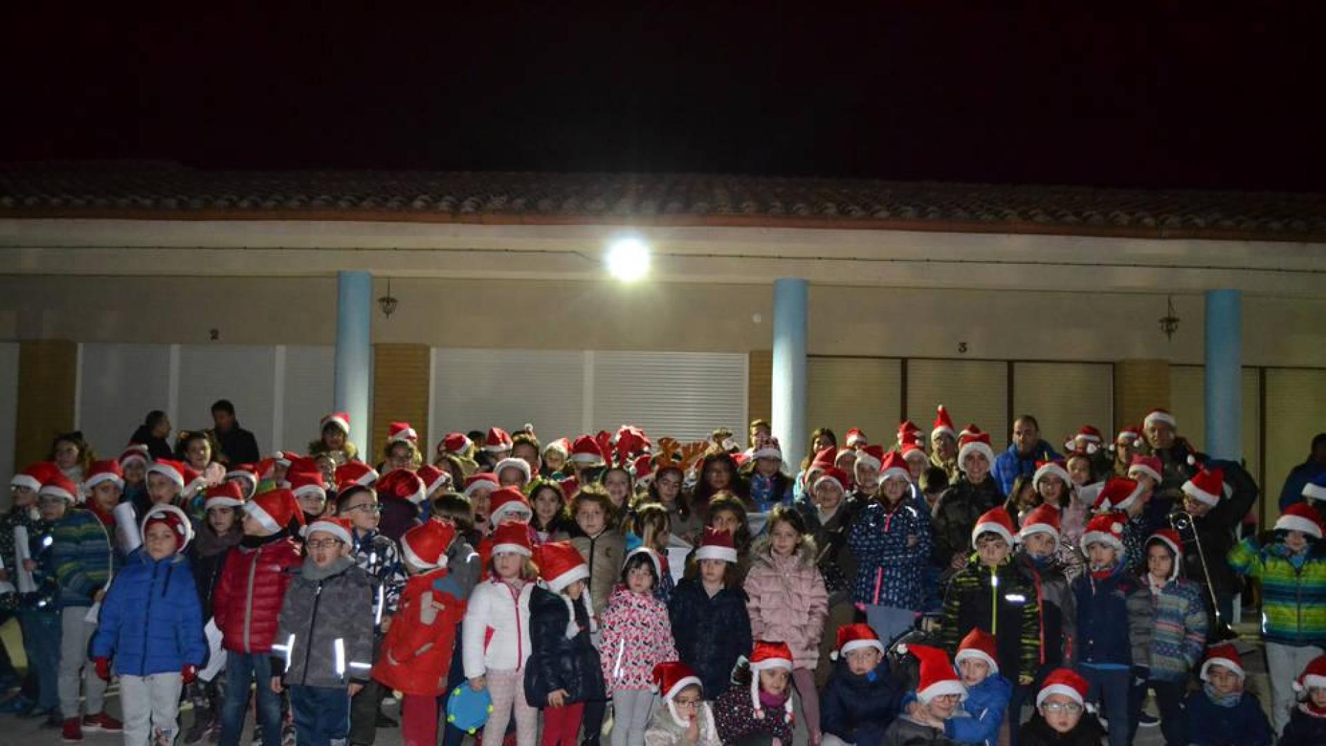 Los alumnos de la escuela de música anticiparon la Navidad con una ronda de villancicos del pasado día 18 en la que recorrieron el casco urbano.