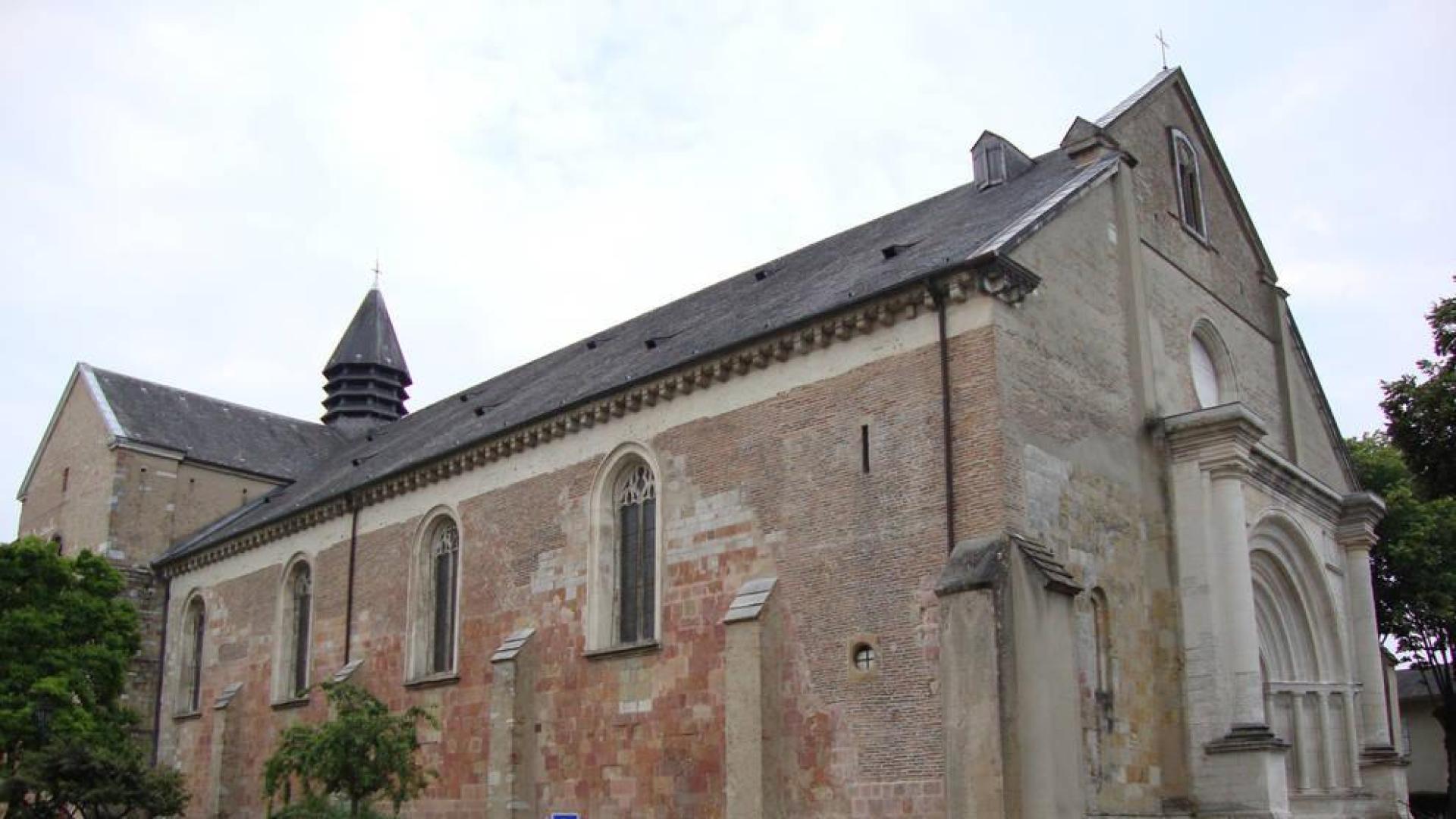 La catedral de Lescar, donde está enterrada Catalina de Foix, aunque su deseo era que sus restos reposasen en la de Pamplona.