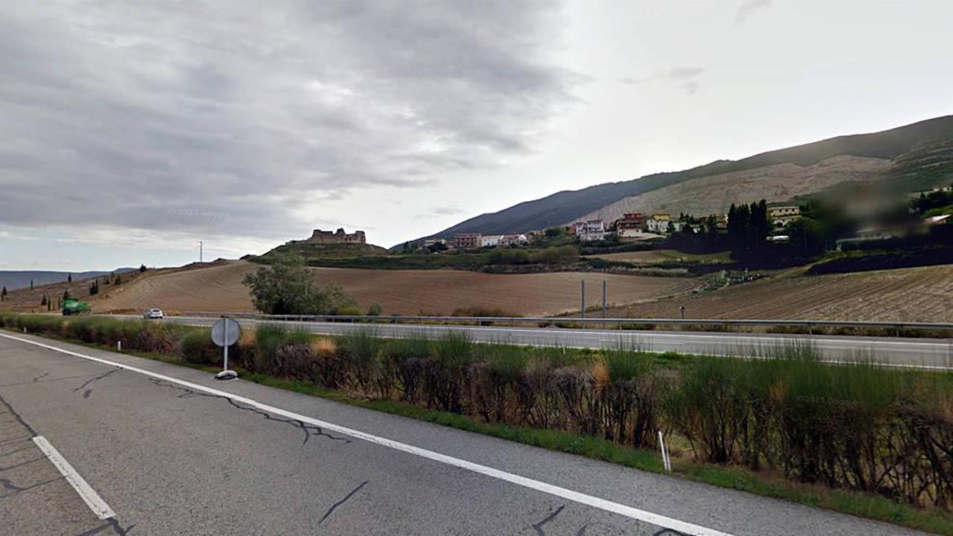 Dos heridos tras chocar un camión y un vehículo militar en Tiebas