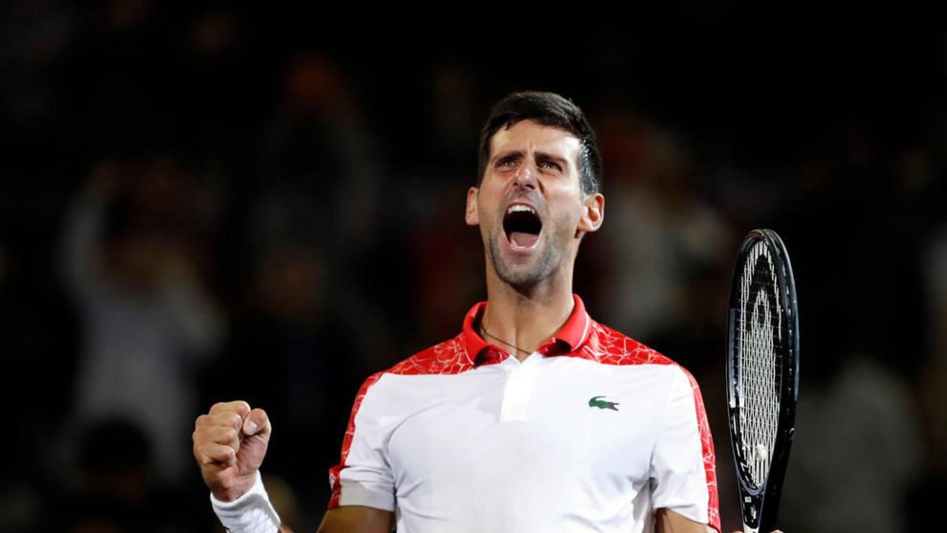Djokovic reina en Shanghai y se acerca a Nadal
