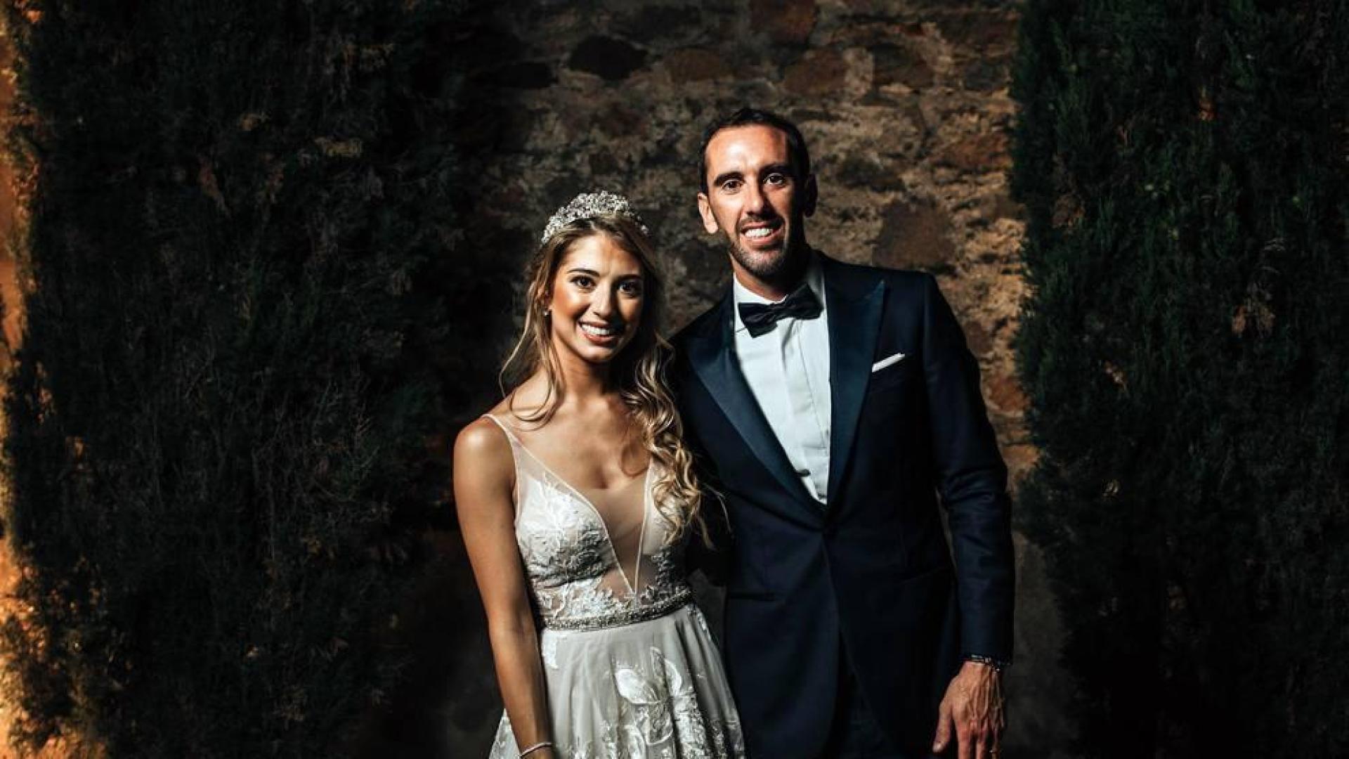 El zaguero del Atlético Madrid Diego Godín se casará con Sofía Herrera en Uruguay por la iglesia, con alguno de sus compañeros del equipo rojiblanco y de la selección uruguaya entre los invitados.