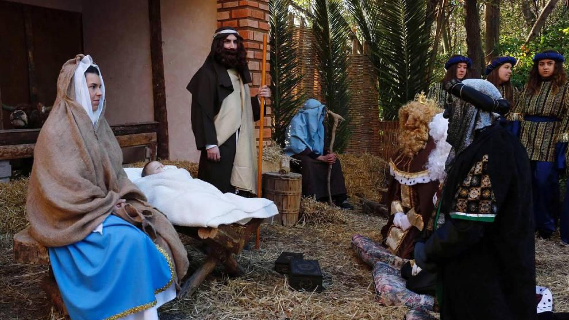 El parque municipal del Castillo de Cortes acogió este domingo una nueva edición del Belén Viviente, después de que el año pasado se tuviera que cancelar por falta de voluntarios para el montaje.