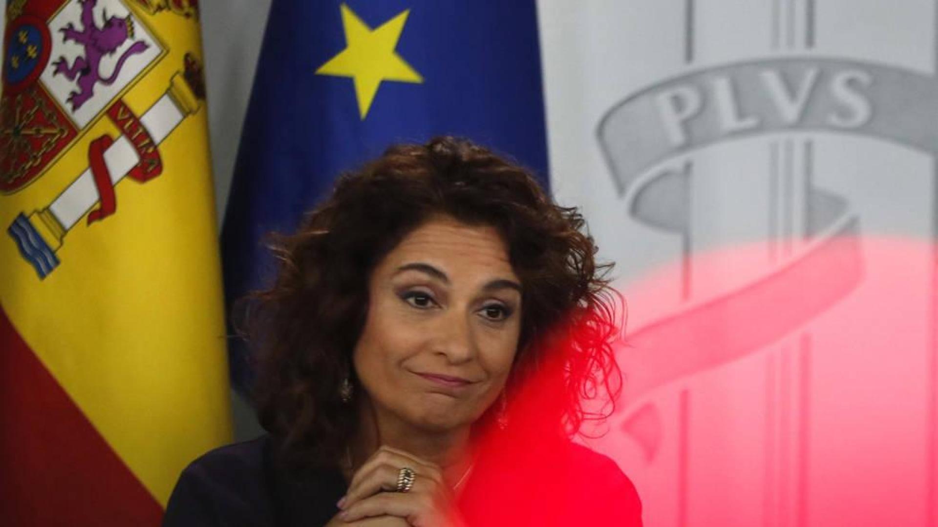 Montero desvela que la carta de Bruselas "no cuestiona" la meta de déficit y avala los PGE