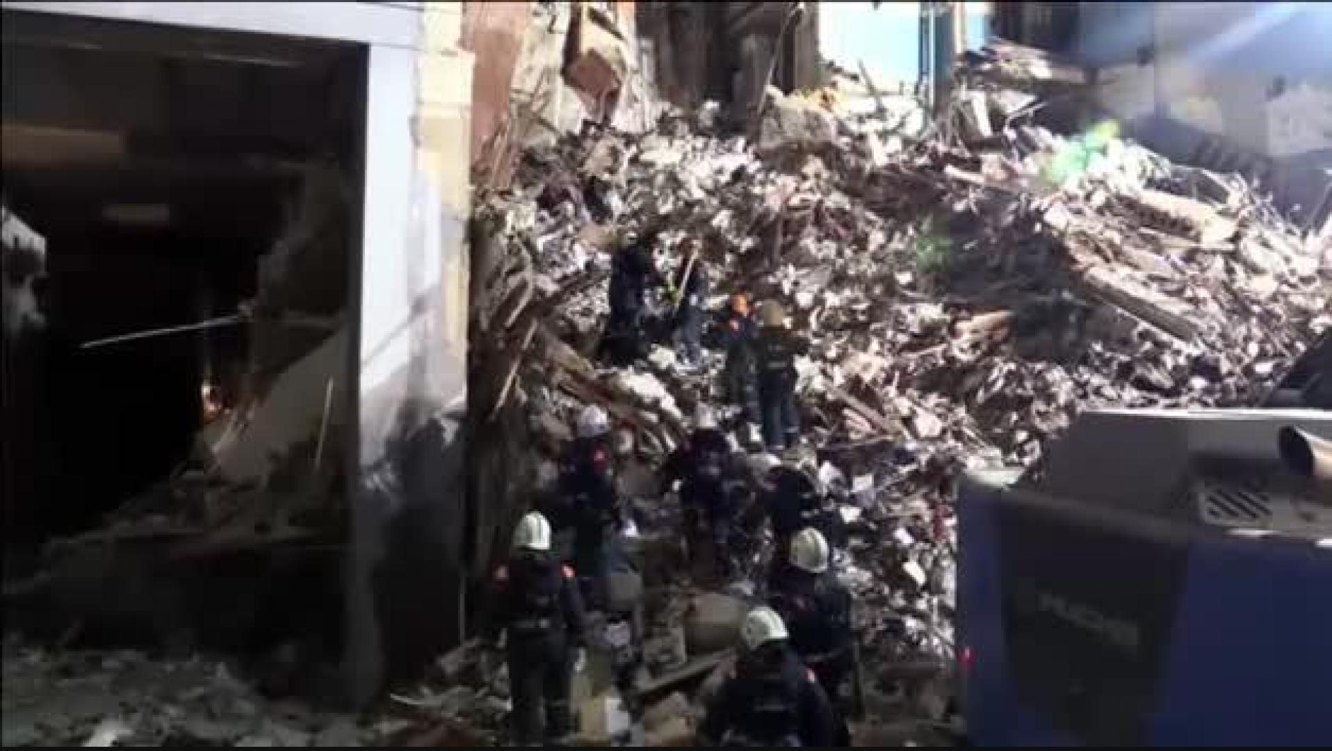 Rescatado con vida un bebé tras el derrumbe de un edificio en Rusia