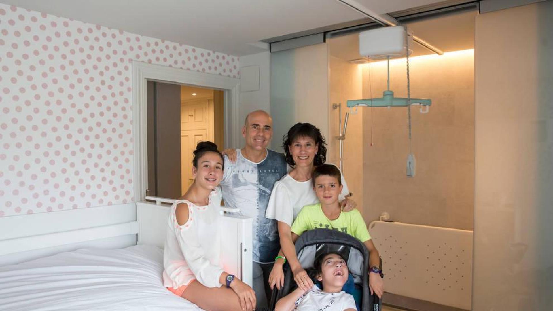 Los niños reciben la solidaridad de Cinfa