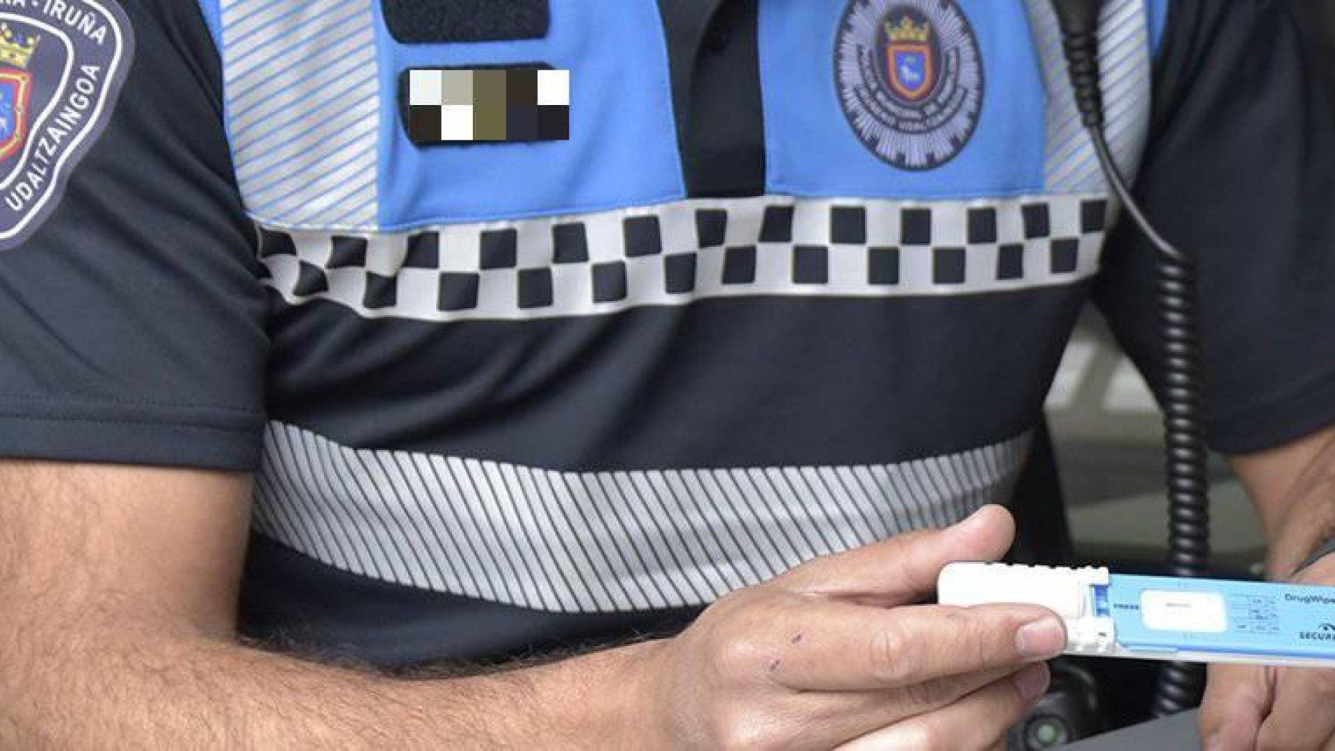 Circula con las ruedas pinchadas por Pamplona y da positivo en cuatro drogas