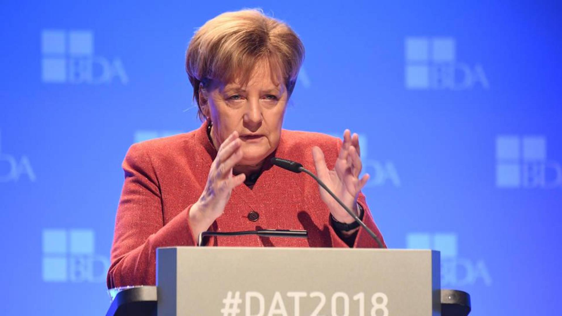 Merkel cree que "un Brexit desordenado sería lo peor"