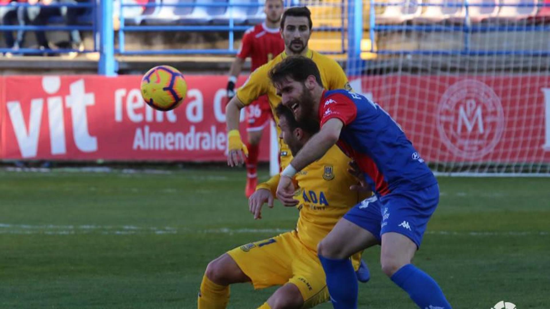 El Alcorcón sigue en caída y el Zaragoza se aleja del descenso