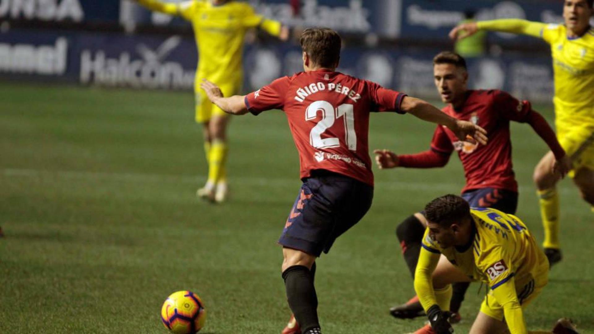 Íñigo Pérez jugó de lateral izquierdo y no fue tanta locura