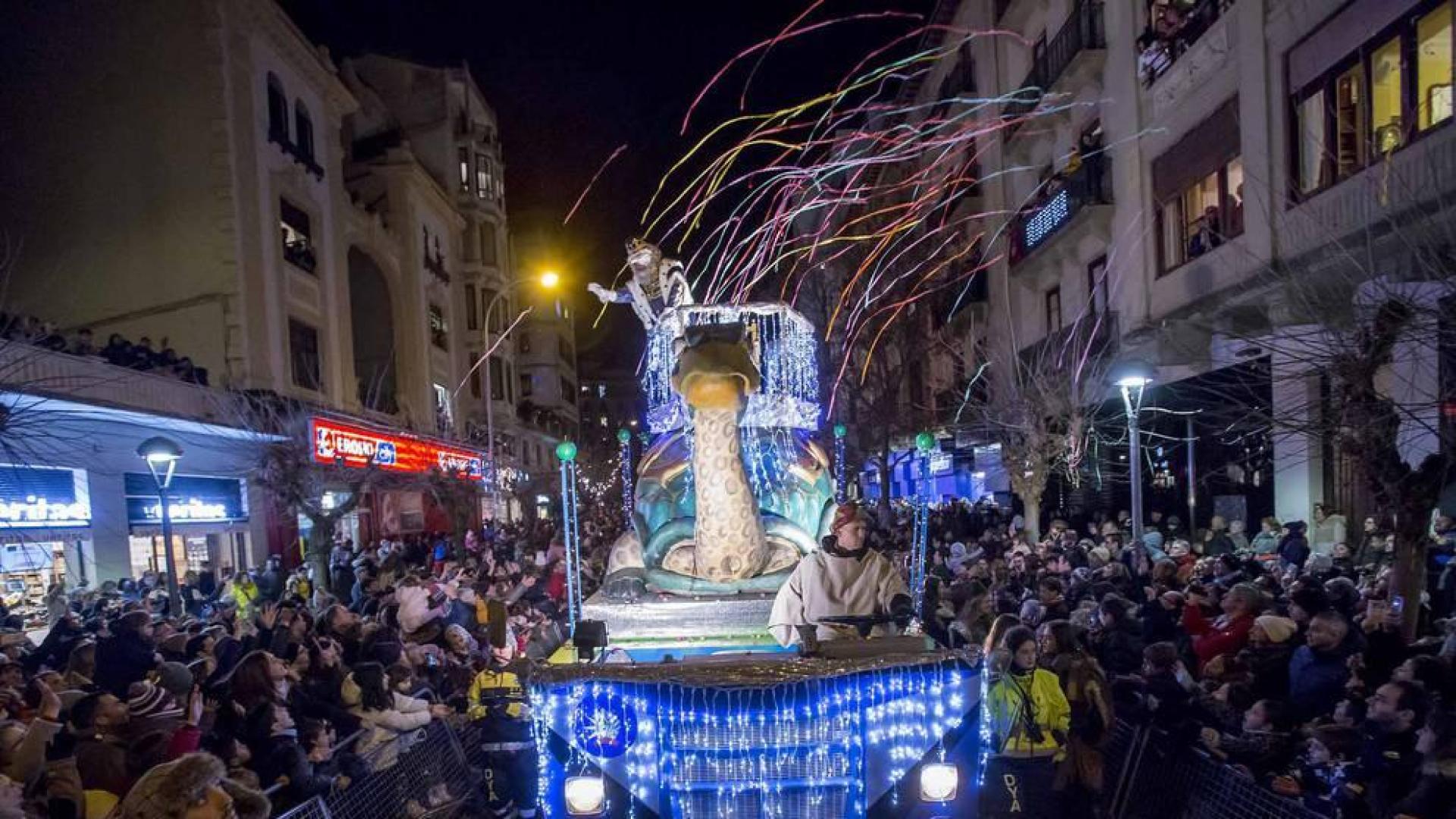 Fotos de la llegada de los Reyes Magos a Pamplona y de la cabalgata