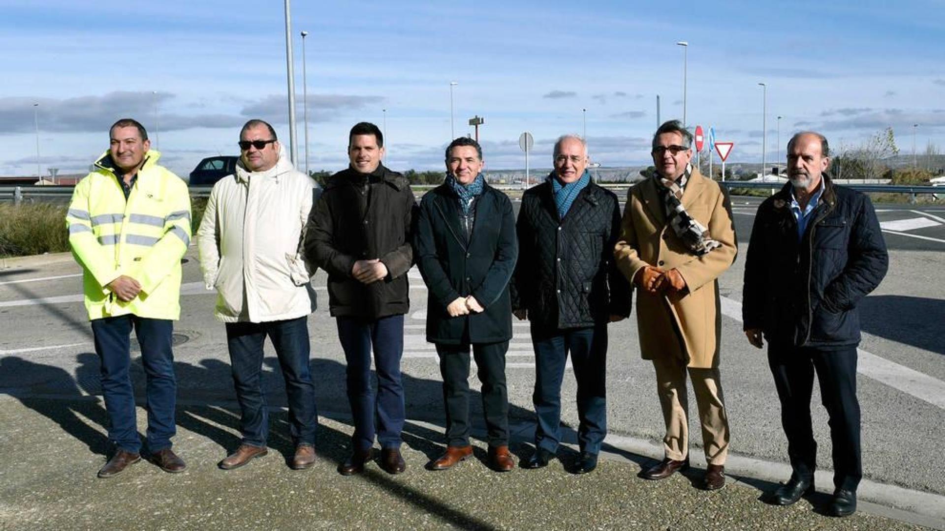 Visita del Gobierno de La Rioja en la carretera LR-134 entre Calahorra y San Adrián.