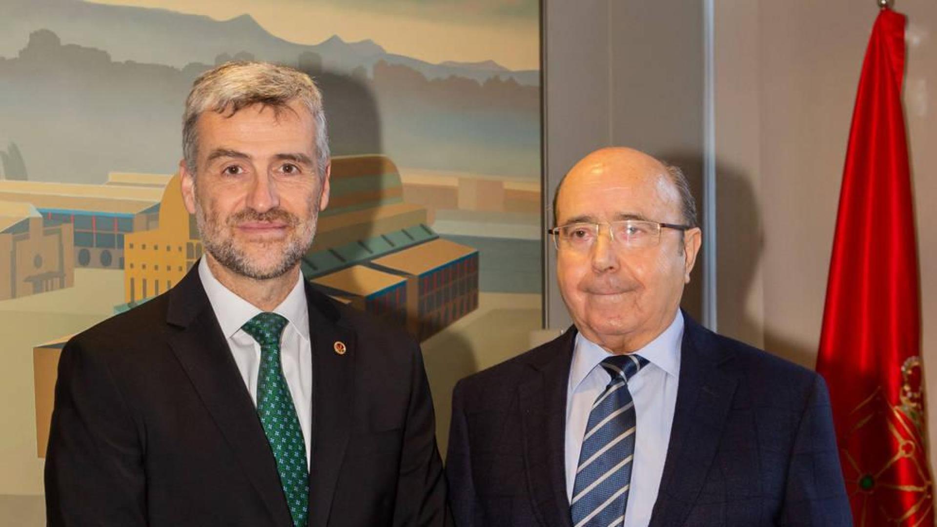 El rector de la UPNA, Alfonso Carlosena, y el presidente de MTorres, Manuel Torres.
