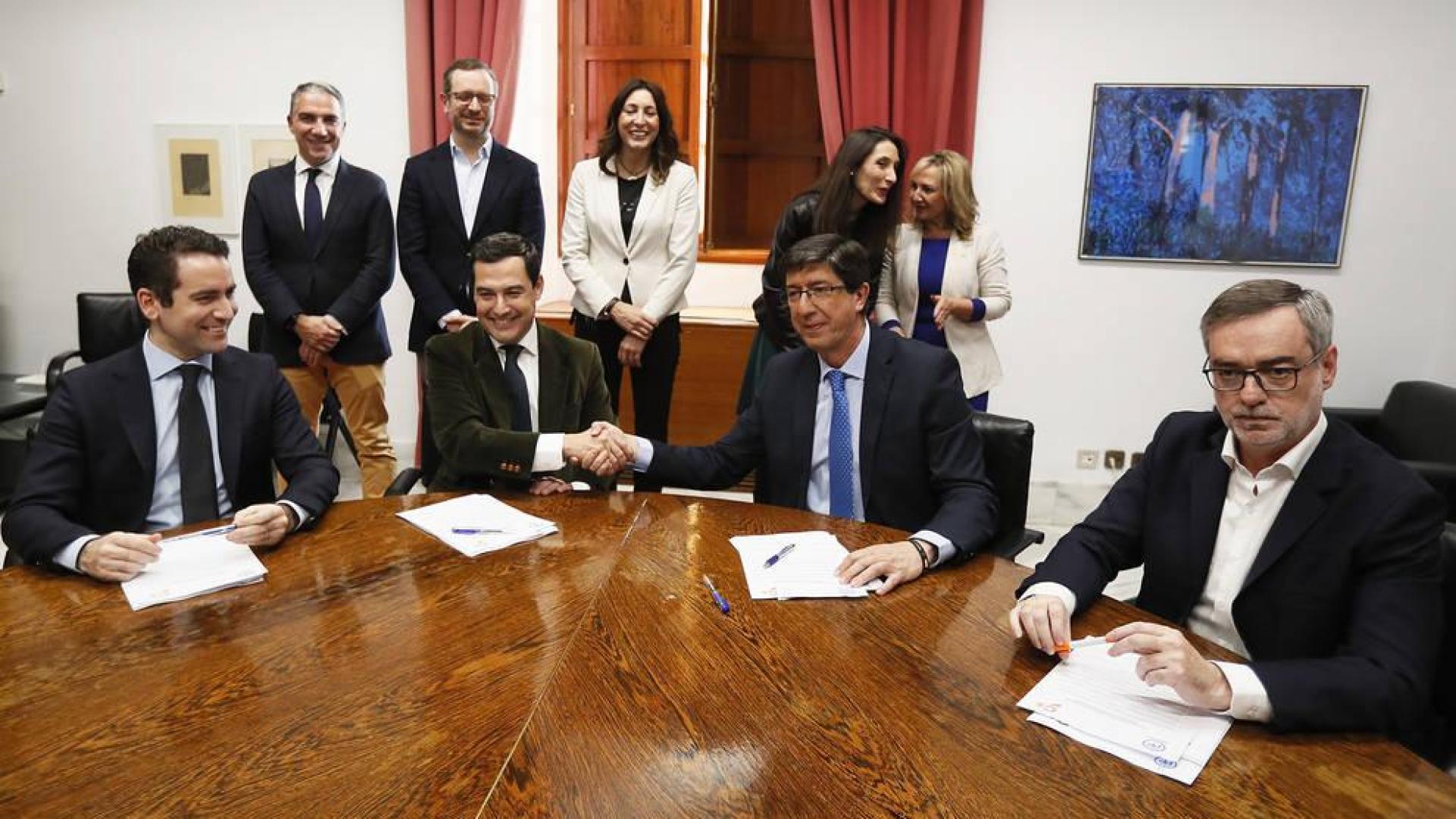 El PP, árbitro de Andalucía mientras Ciudadanos y Vox ahondan su enfrentamiento