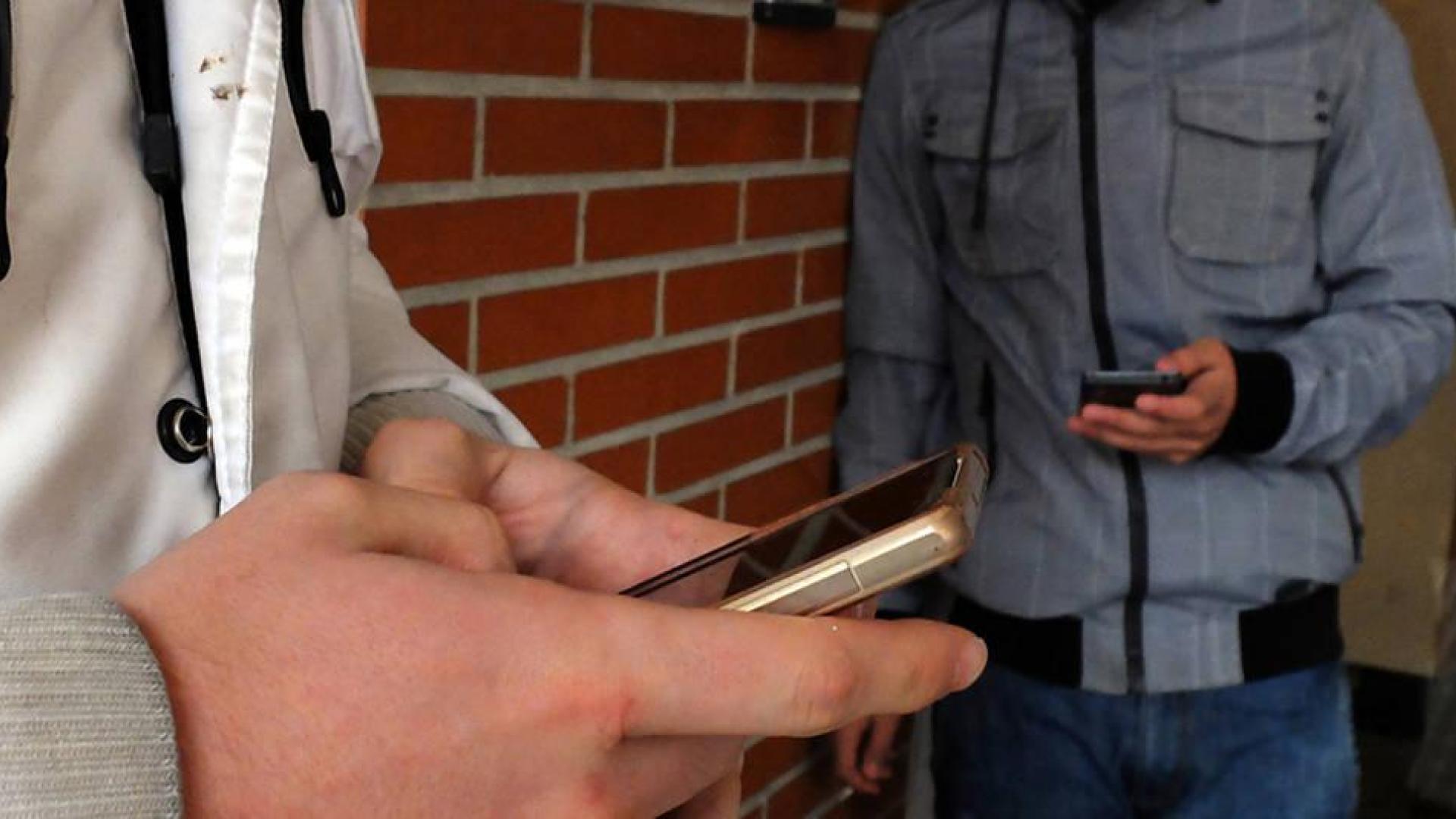 Los tres acusados contactaban con los menores a través de páginas de contactos de Internet.