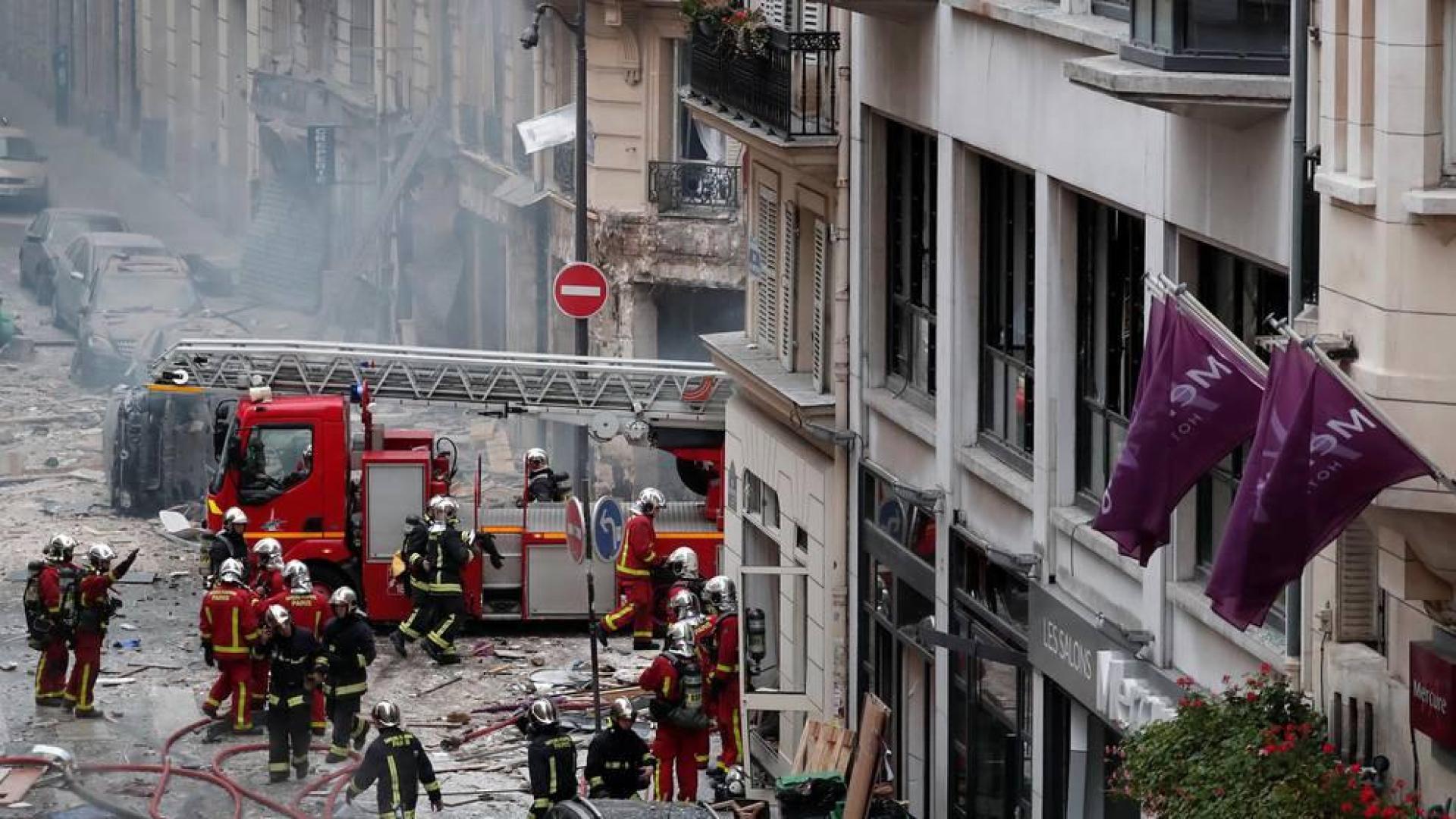 La explosión hizo temblar las ventanas y cristales y causó importantes daños materiales sobre los edificios y comercios colindantes