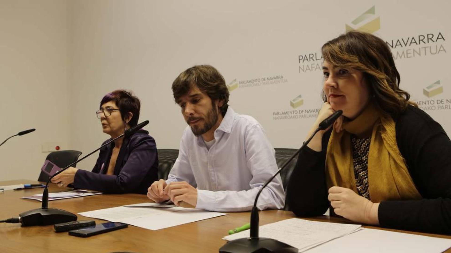 Podemos pide que salgan del grupo parlamentario los 4 “tránsfugas”