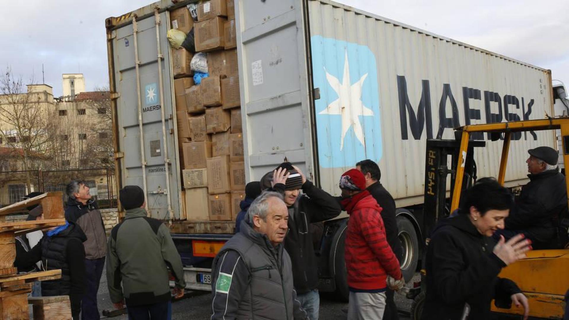 El contenedor, repleto el pasado sábado de material, sobre todo ropa, rumbo a la misión de Togo donde Zudaire pasó la mitad de sus 34 años en África.