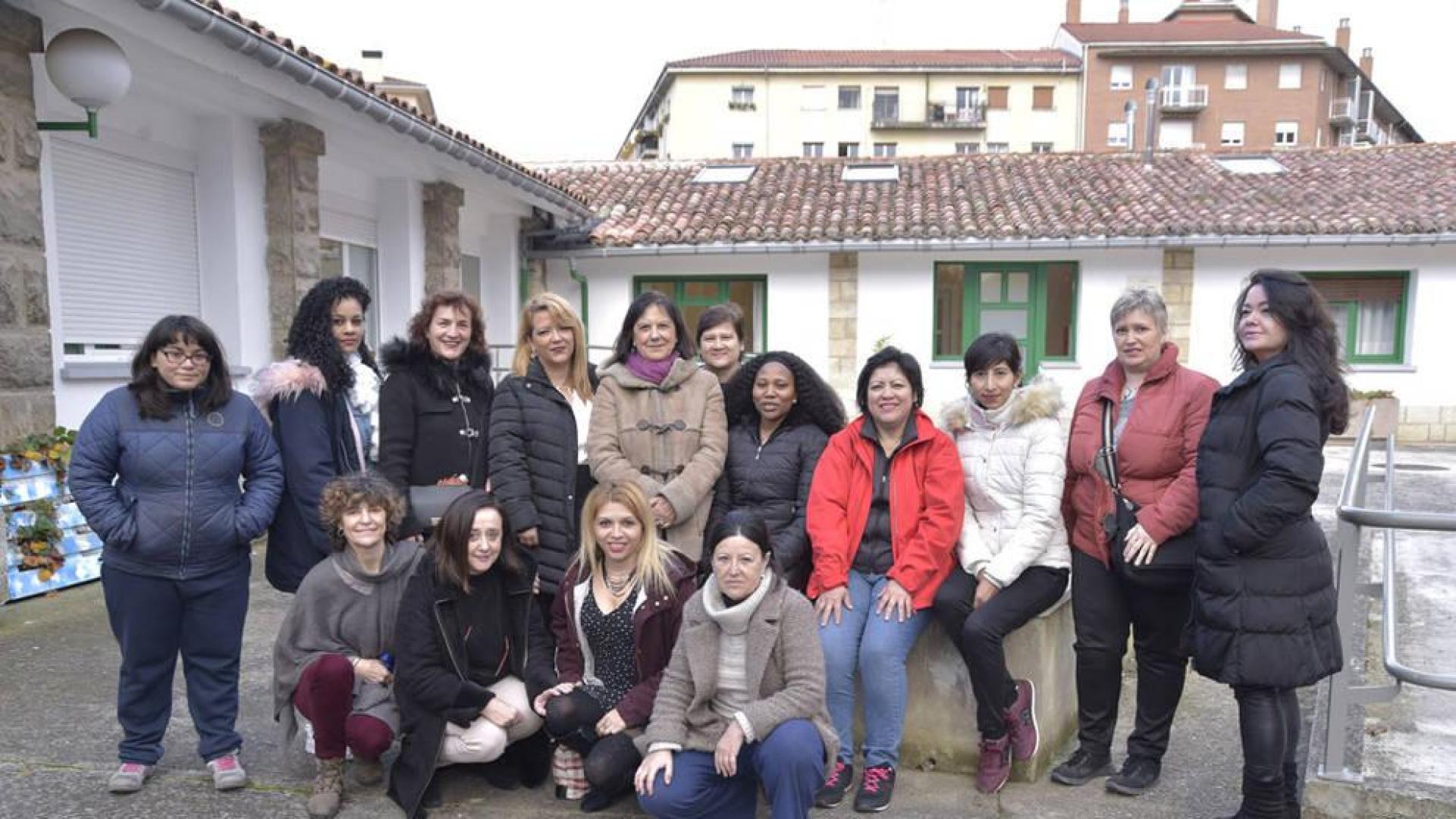 Quince desempleados se forman en Pamplona en el sector de cuidados a personas