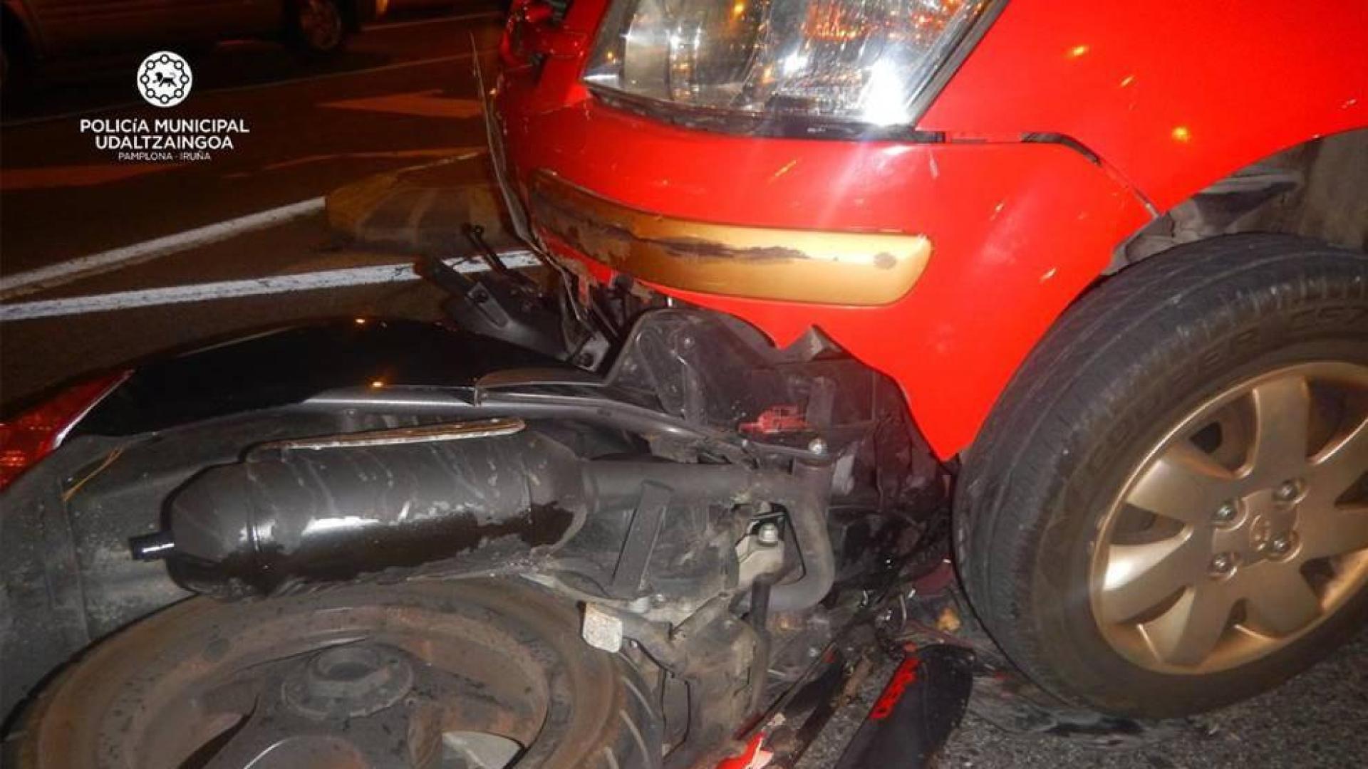 Herido en Pamplona un joven que conducía un ciclomotor al sufrir un accidente