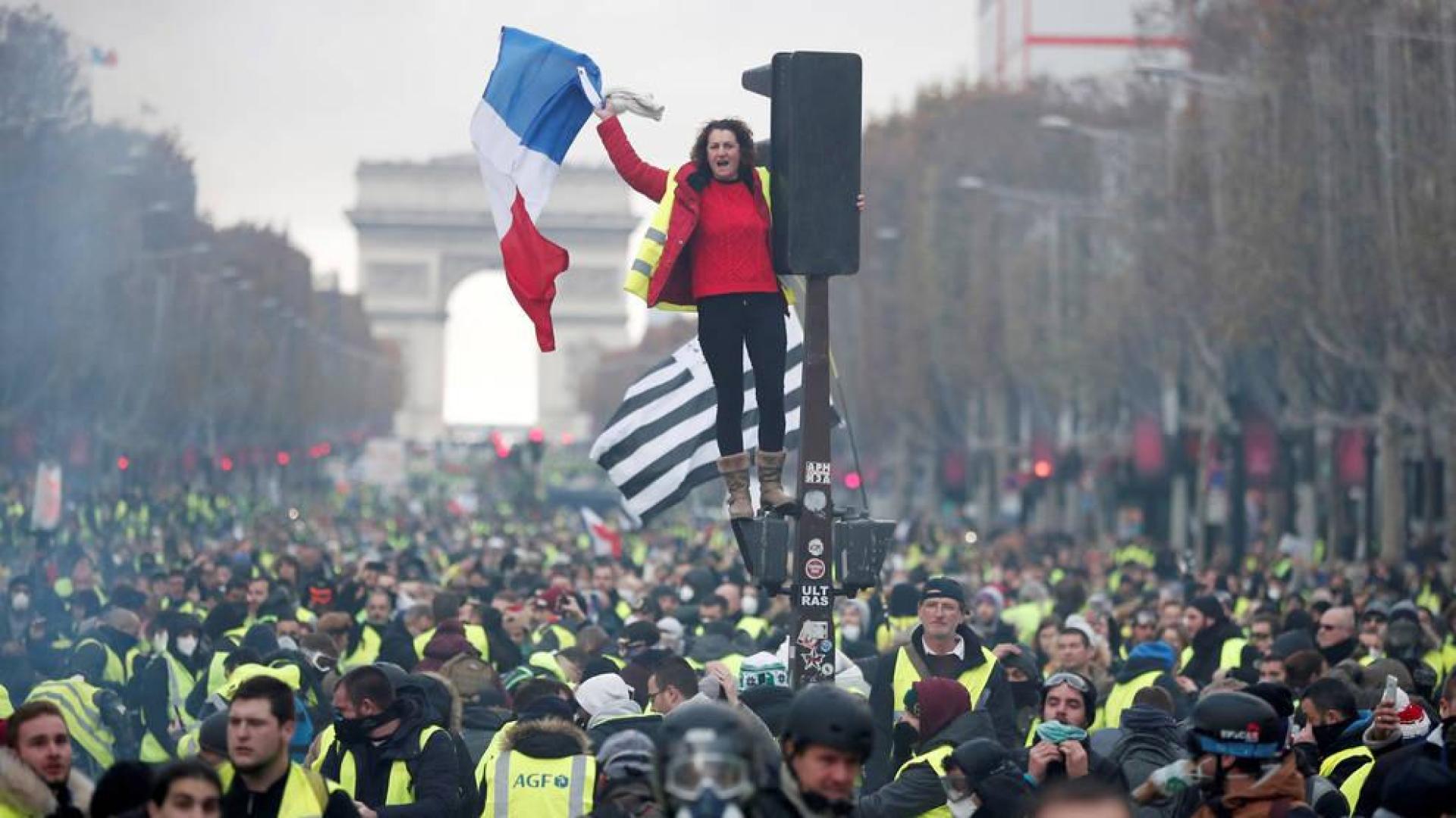 El Gobierno francés culpa a Le Pen de los disturbios en las protestas de París